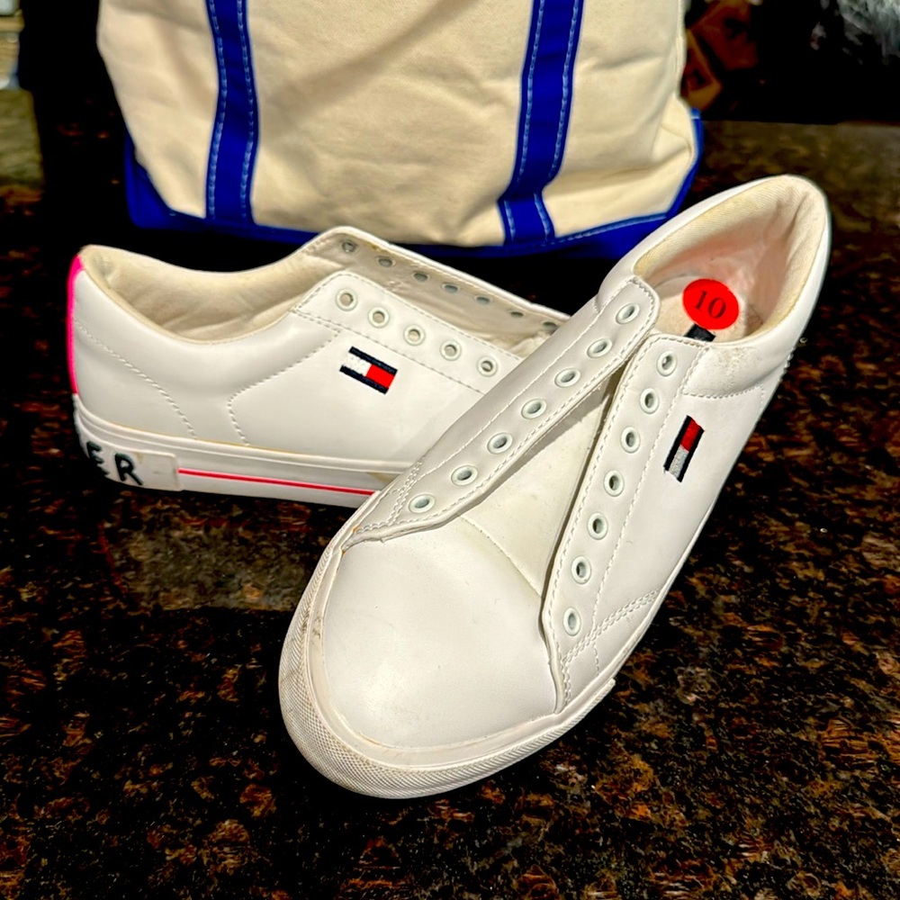 Tommy Hilfiger white leather sneakers with pink stripe